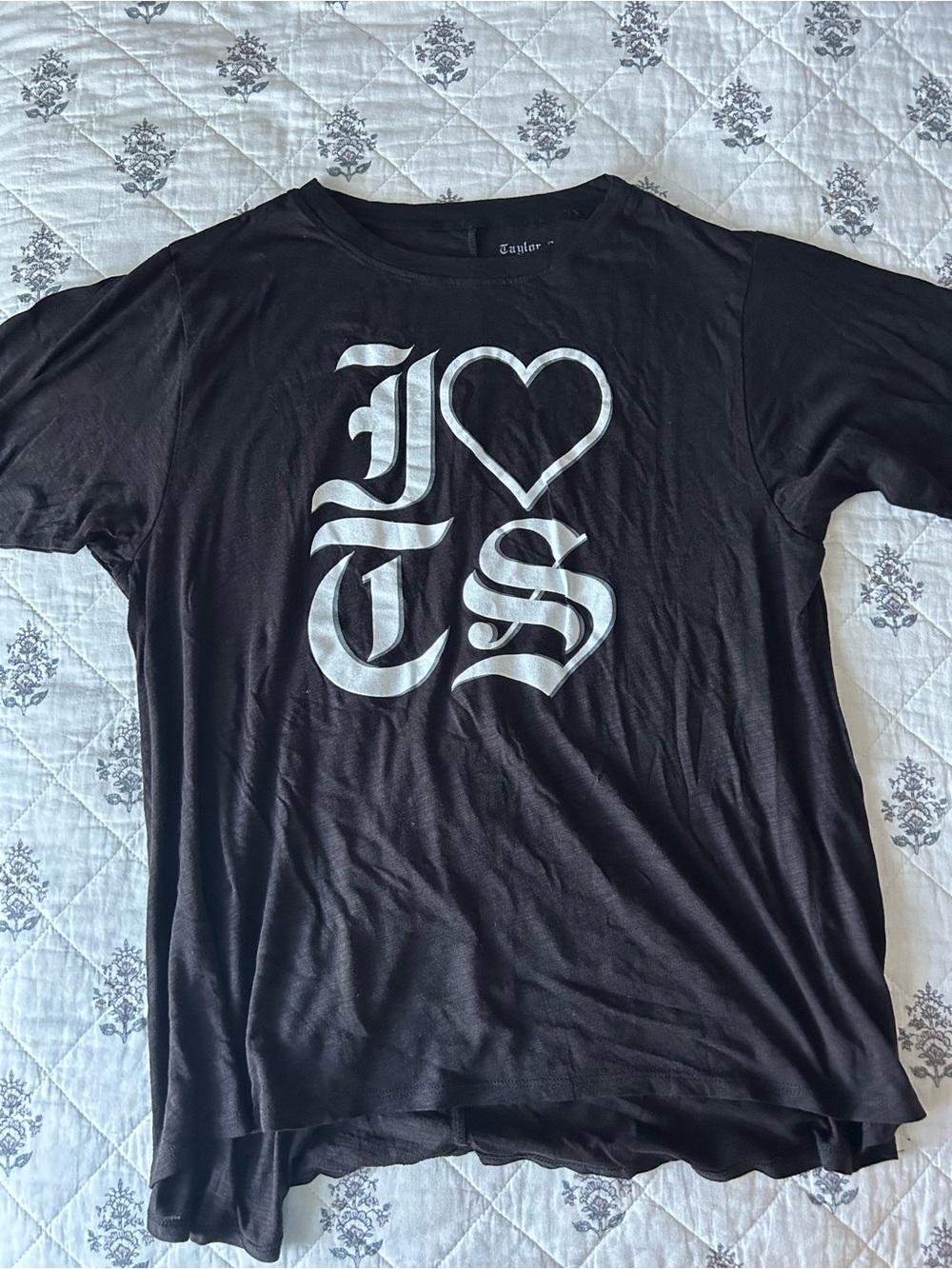 Taylor Swift 'I Heart TS' reputation tee